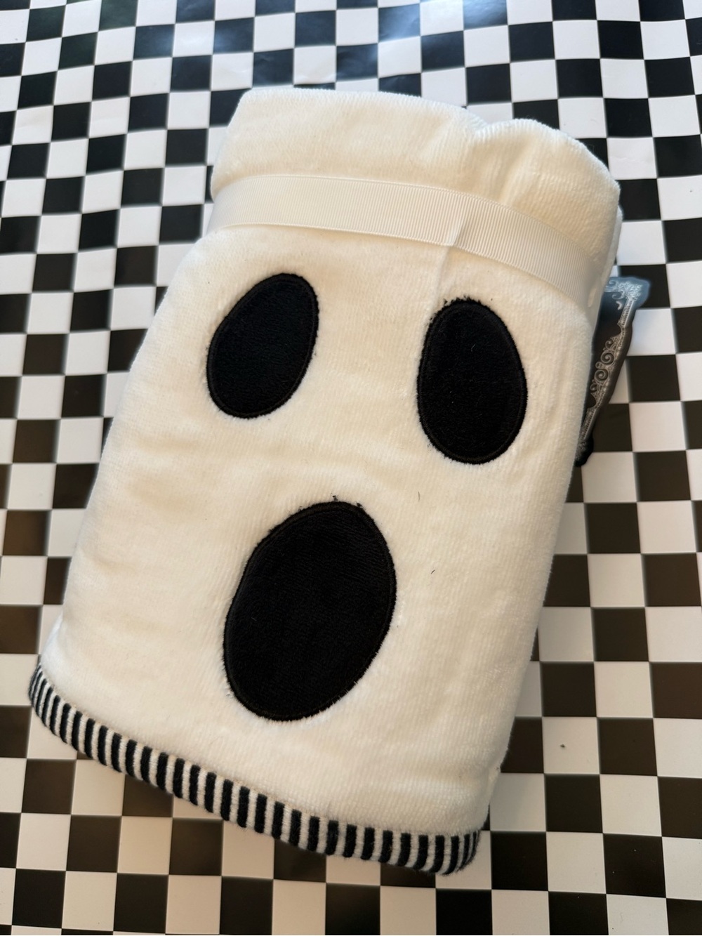 Well Dressed Home Ghost Hand Towels Set of 2 - Picture 3 of 3